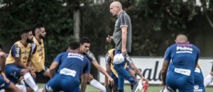 Jesualdo comanda treino no Santos