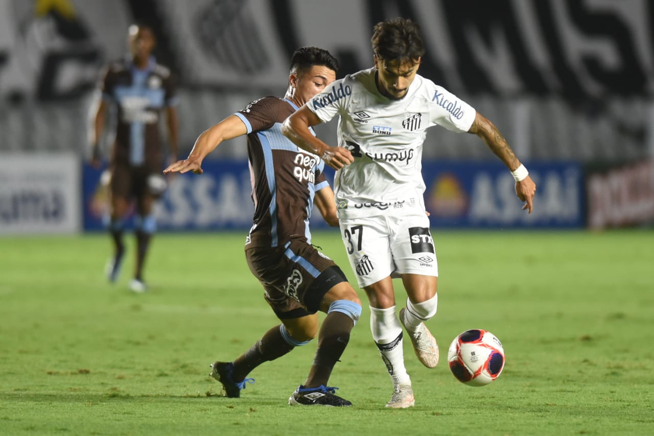 Após cirurgia, Lucas Piton pode voltar aos treinos no Corinthians