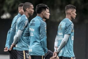 Santos treina neste sábado visando o duelo contra o Barcelona 