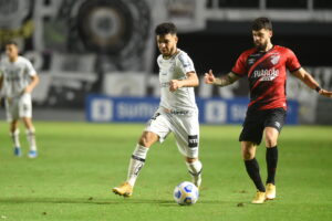 Moraes comemora estreia como titular na Vila: "Lugar sagrado"