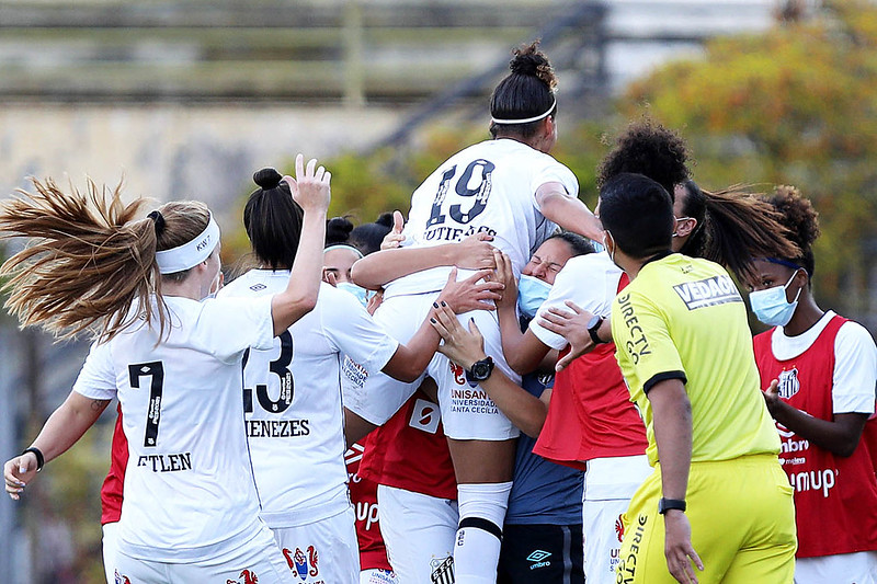 Santos goleira a Ferroviária na estreia do Paulista feminino de futebol