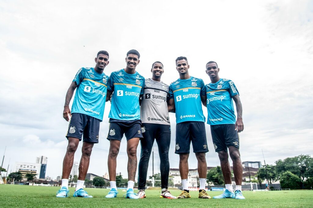 Destaques na Copinha se apresentam no elenco profissional do Santos