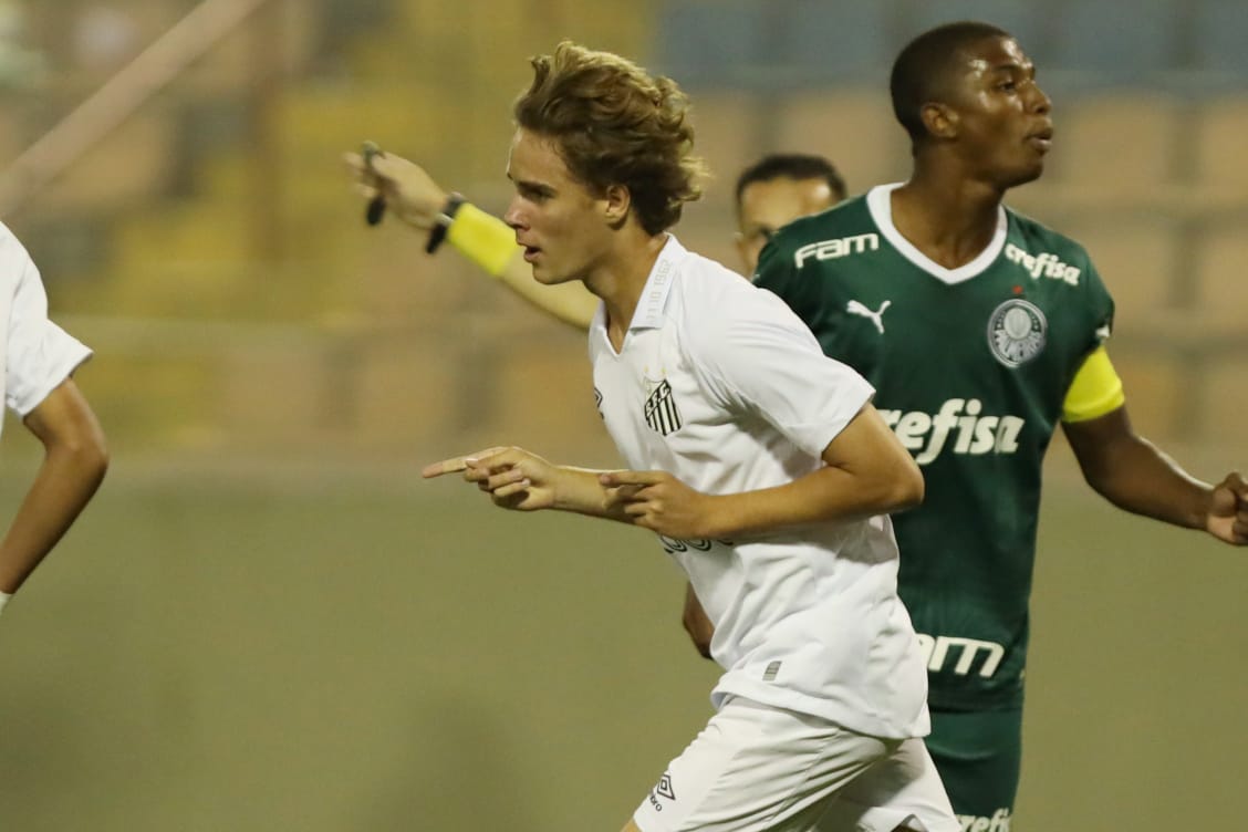 Santos Futebol Clube - Amanhã tem #MeninosDaVila! Pelo #PaulistãoSub20, o  Peixão vai até São Bernardo enfrentar o time da casa. A bola rola às 15h,  com transmissão no  do Paulistão. Vamos!