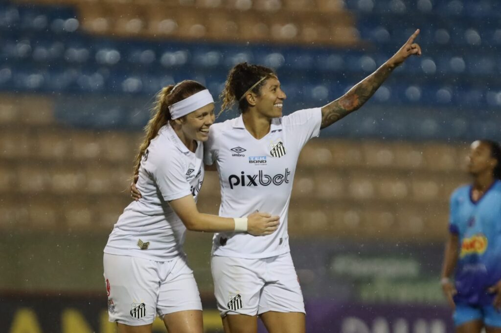 Bia Menezes confia em classificação do Santos para semifinal do