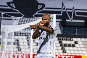 With Odair's endorsement, Santos approaches the hiring of defender Messias 2