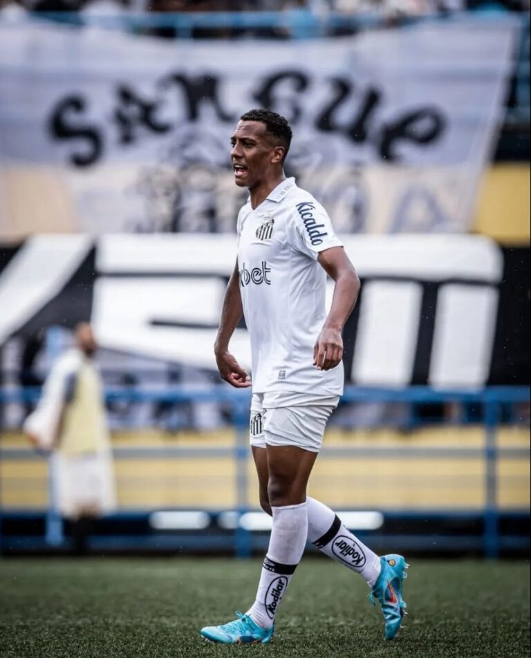 Atacante titular na estreia do Santos na Copinha jogava na várzea e