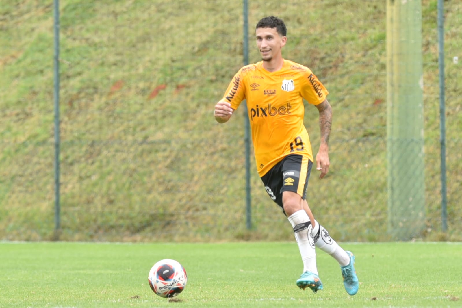 Dodi deixa boa impressão em primeiro jogotreino do Santos em 2023