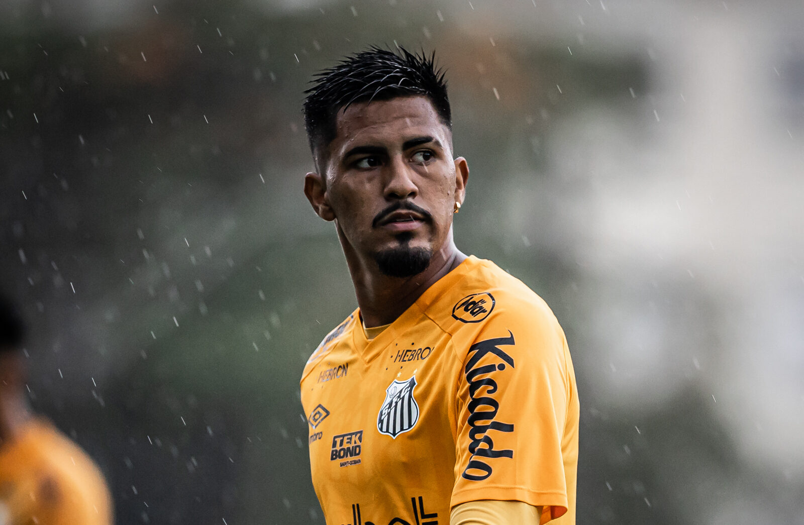 Com pedido de desculpas à torcida, Lucas Lima anuncia retorno ao Santos