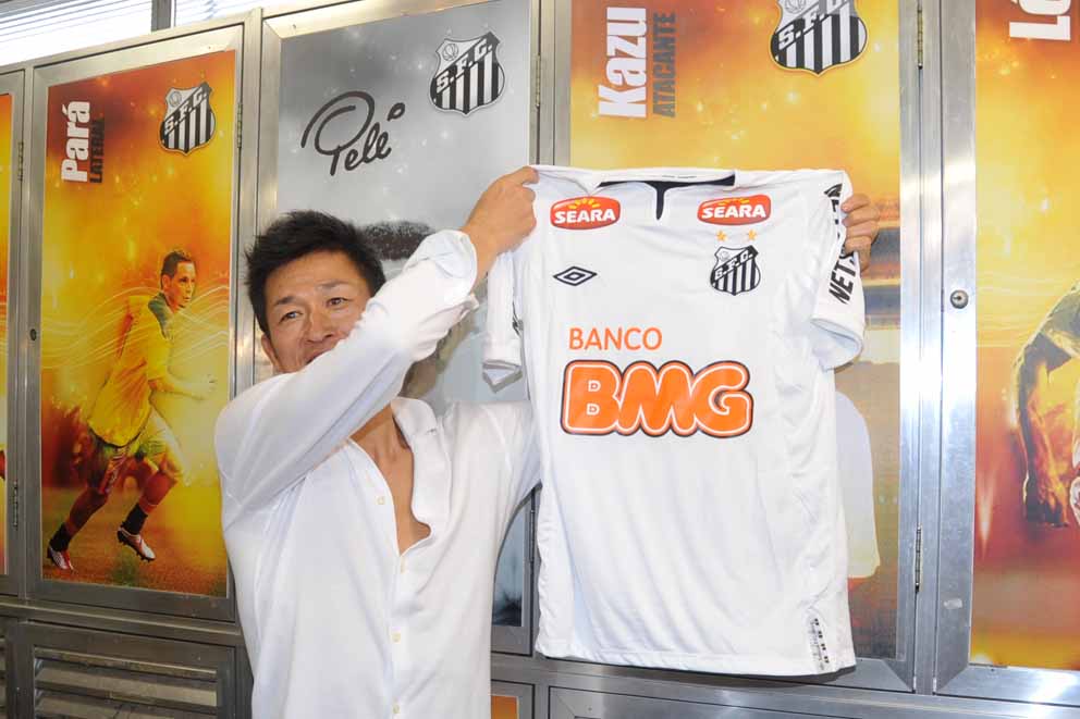 Kazu Miura, jogador mais velho do mundo, acerta com clube