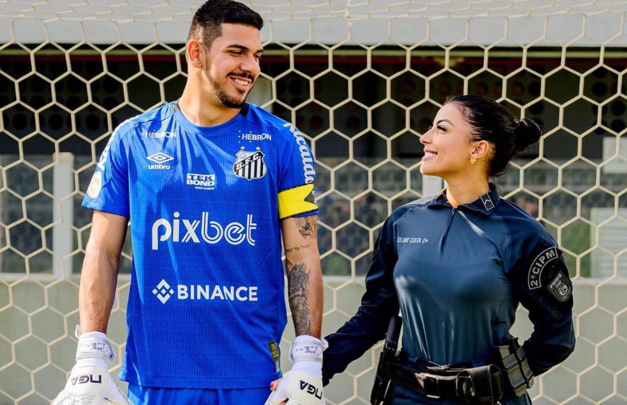 Esposa de João Paulo revela drama pessoal e agradece apoio do goleiro