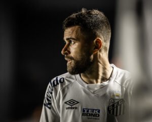 Santos e Sport voltam a conversar e encaminham empréstimo de Lucas Lima