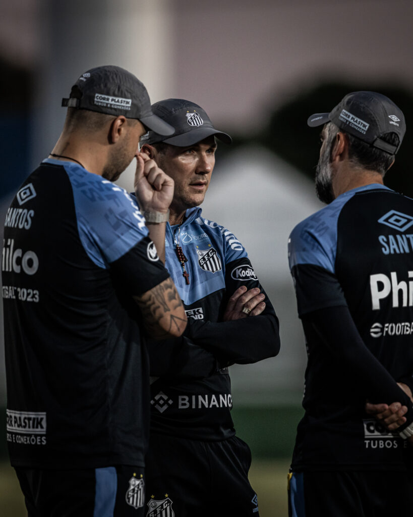 Paulo Turra afasta Ivonei, Ed Carlos e Daniel Ruiz dos treinos do Santos -  Diário do Peixe
