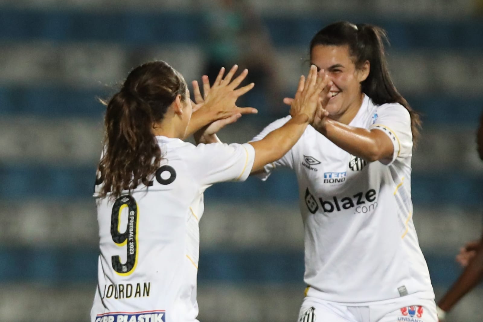 Sereias da Vila goleiam no retorno do futebol feminino no Brasil - Diário  do Peixe