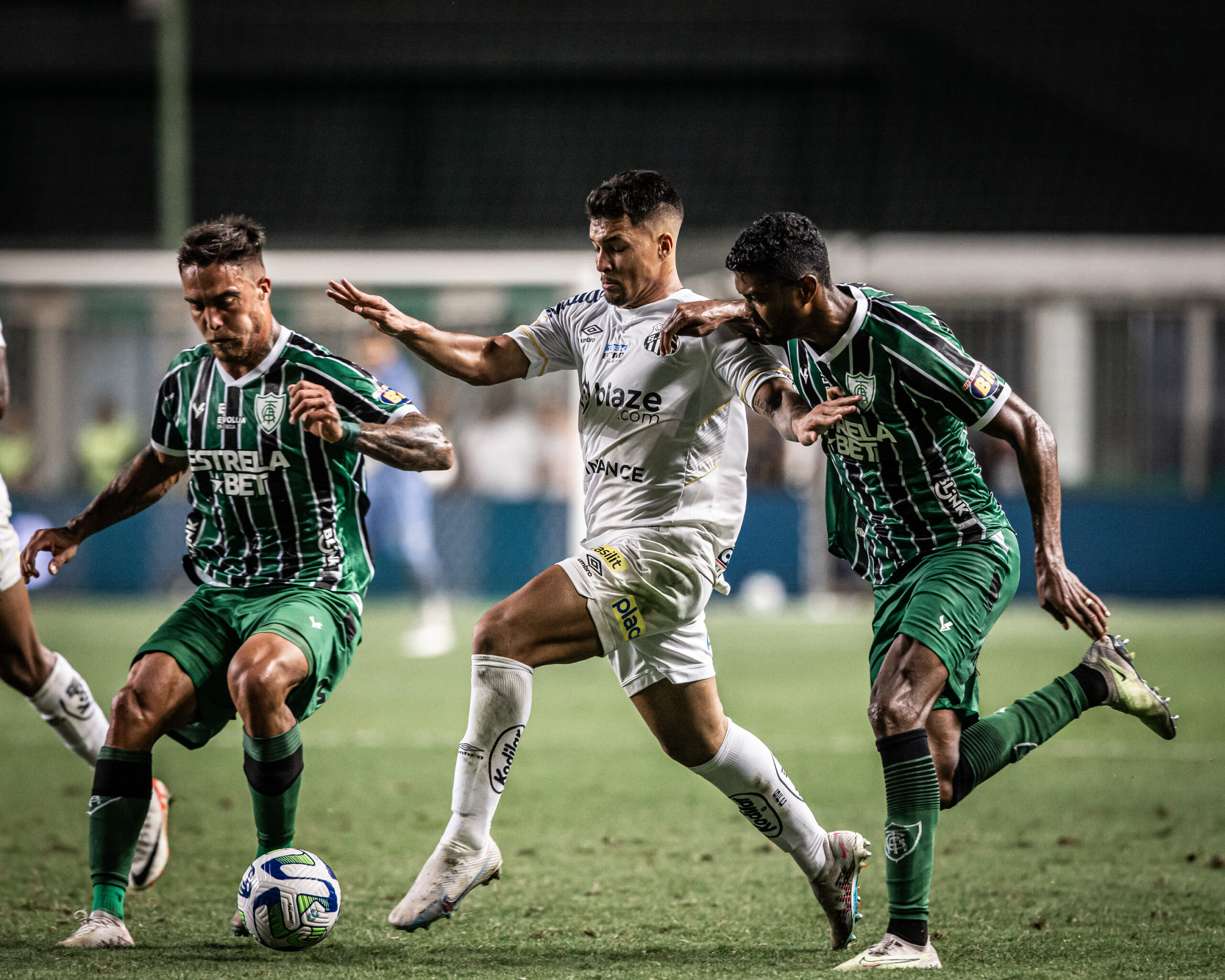 Visitante pouco incômodo, Santos enfrenta sequência de jogos fora