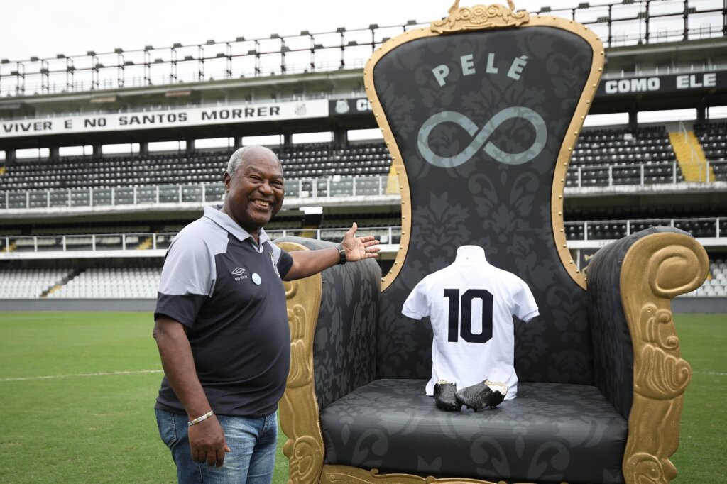 Recorde de gols do Rei Pelé em jogo do Santos é eternizado em