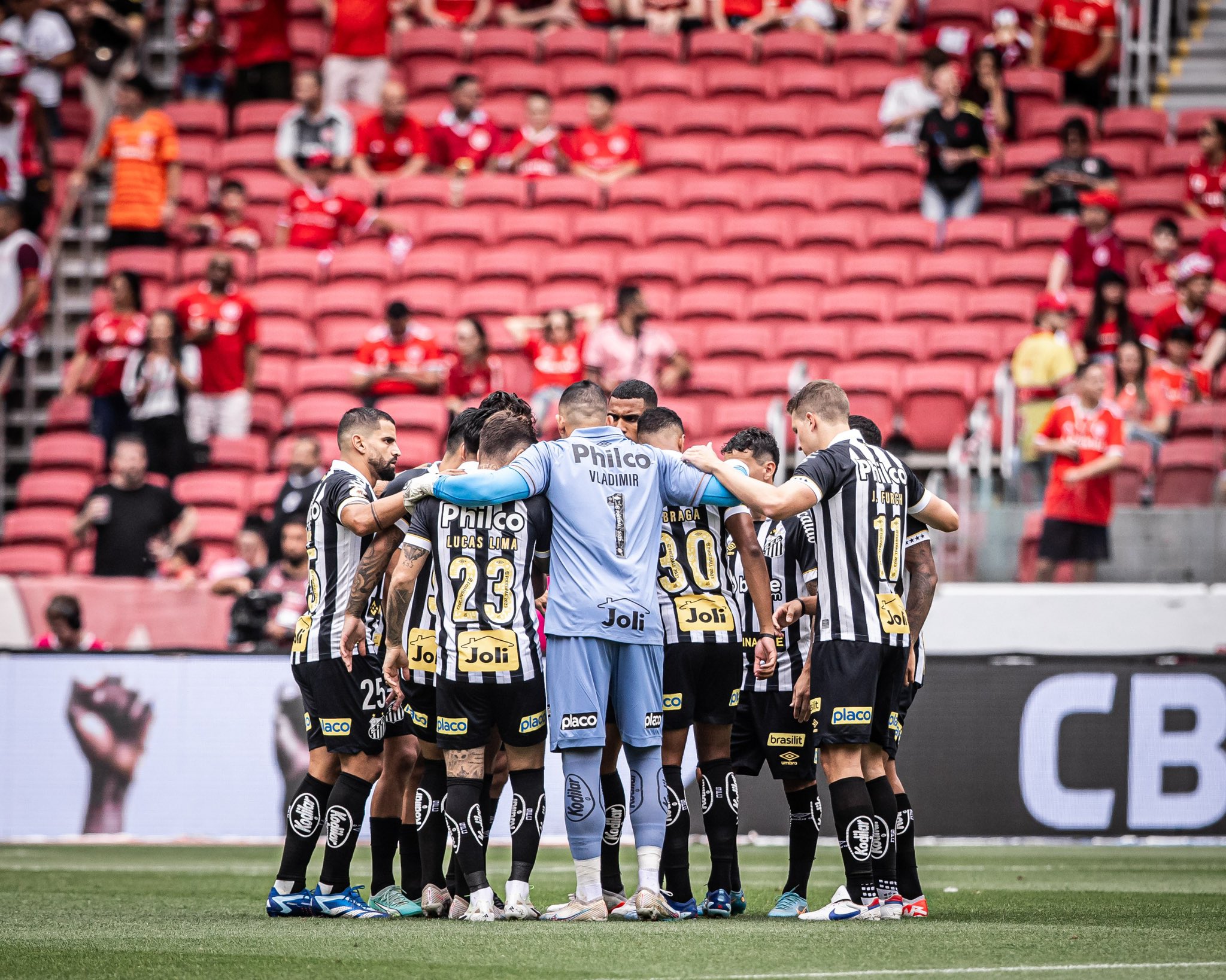 Santos é humilhado pelo Internacional e segue no Z-4 do Brasileirão -  Diário do Peixe