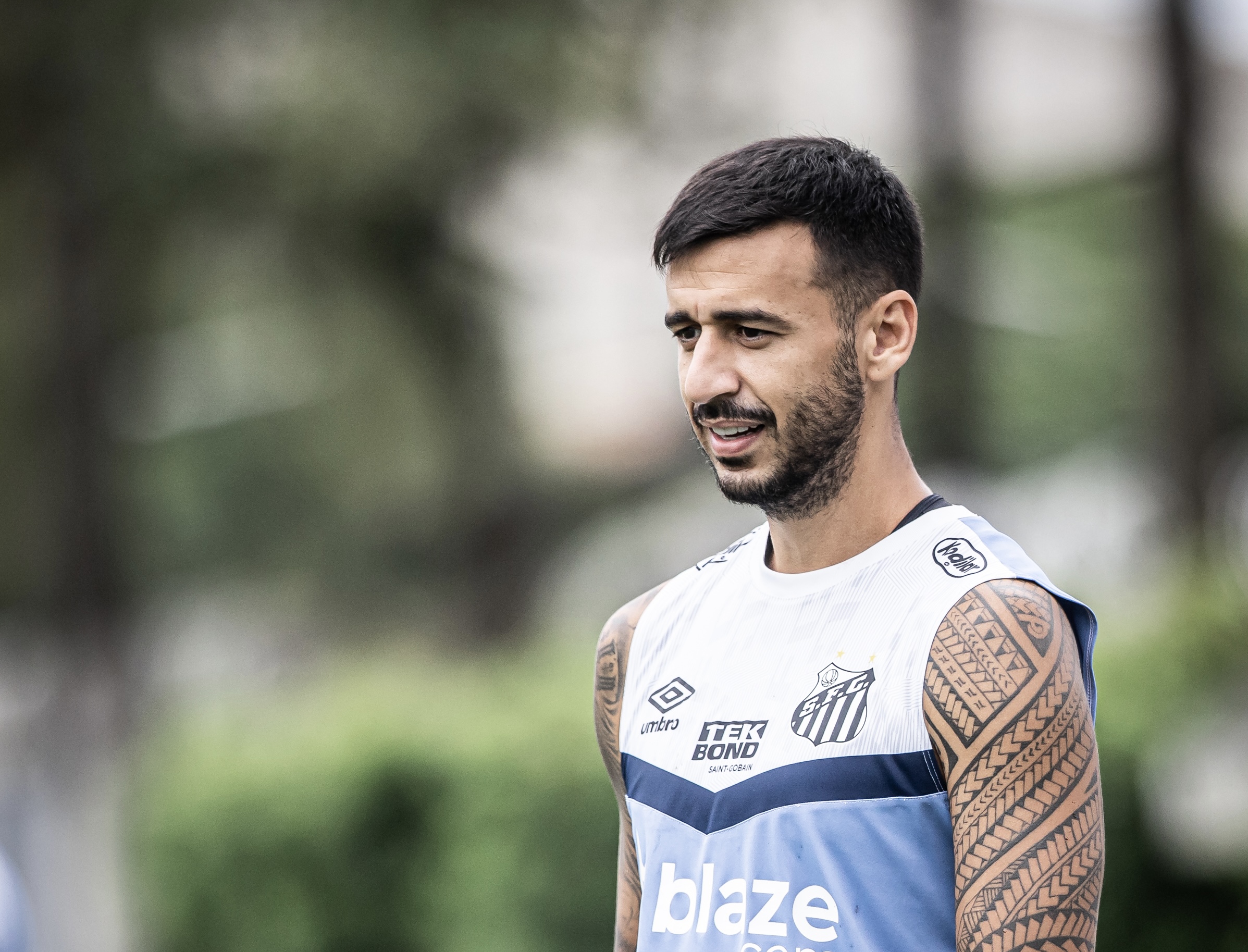 Santos culmina su preparación con Camacho en el once titular