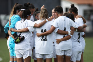 As Sereinhas da Vila recebem o Internacional na tarde desta quarta-feira em partida válida pela segunda rodada do Brasileiro Sub-20.