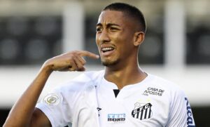 De volta ao Santos, Bruno Marques faz trabalho de fortalecimento muscular