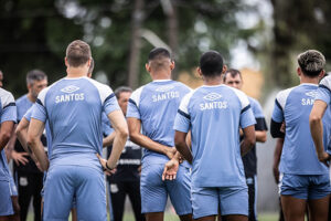 Elenco do Santos se reapresenta no CT Rei Pelé