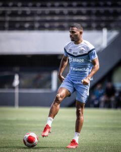 Zagueiro Joaquim projeta confronto do Santos contra o São Bernardo