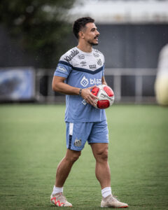 O atacante William Bigode está pendurado no Santos