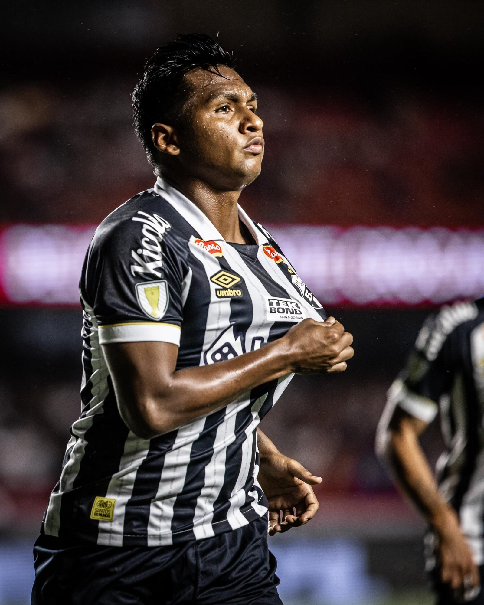 Com gol de pênalti marcado pelo VAR, Santos vence o São Paulo no Morumbis