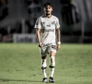 Santos rescinde o contrato com o meia Lucas Lourenço