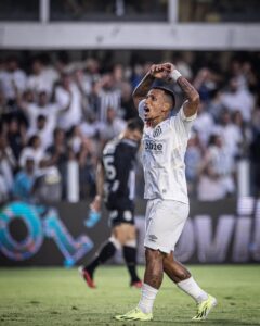 Otero comemora atuação na vitória do Santos sobre a Inter de Limeira
