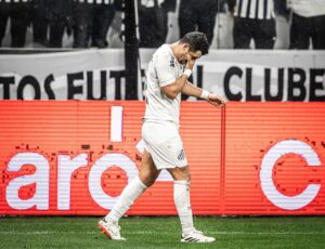 Giuliano voltou a ser titular do Peixe e foi um dos destaques da equipe (Crédito: Divulgação / Santos FC)