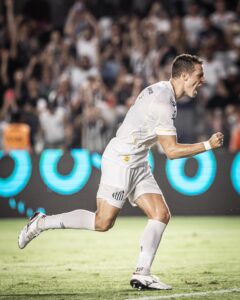 Santos vence a Inter de Limeira com dois gols de Julio Furch e um de Cazares