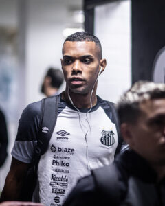 Cádiz encaminha a compra do lateral Lucas Pires, do Santos