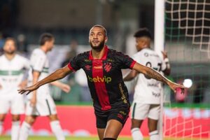 Lucas Lima dá assistência, Sport vence o Coritiba e lidera a Série B