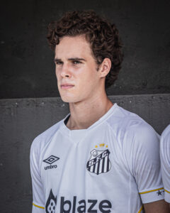 Bernardo comemora retorno ao Sub-20 do Santos e projeta duelo pelo Brasileiro
