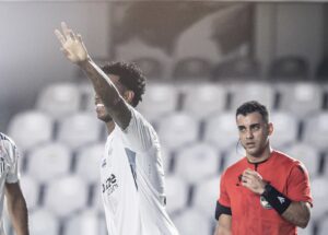 CBF divulga áudio do VAR em gol anulado de Gil no jogo entre Santos e Guarani