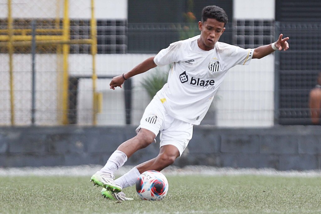 Com dois gols de Nadson, Santos goleia Mauaense no Campeonato Paulista Sub-15