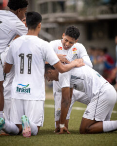 Colombiano marca e Santos vence Suzano na segunda fase do Paulista Sub-20