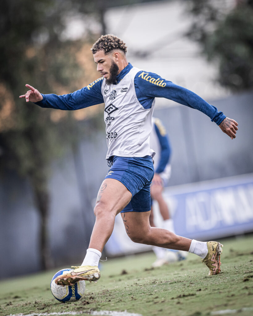 Apesar de busca por lateral, Santos não deve reintegrar Nathan e staff trabalha no mercado