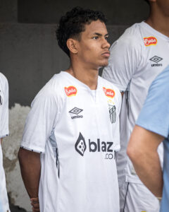 Novo raio? Nadson acerta contrato profissional com o Santos e deve ser titular na Copinha