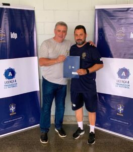 Perto de renovação com as Sereias, técnico Caio Couto conclui Licença A da CBF