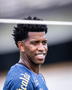 Gil é relacionado pela primeira vez no Paulistão e reforça o Santos contra o São Bernardo