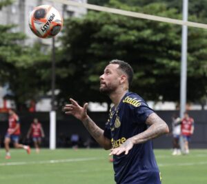Forma física de Neymar surpreende em primeiro treino na volta ao Santos