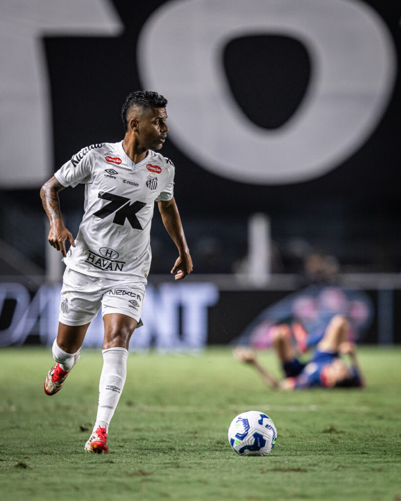 Aderlan pede mudança de atitude no Santos: “Vergonha na cara e trabalho”