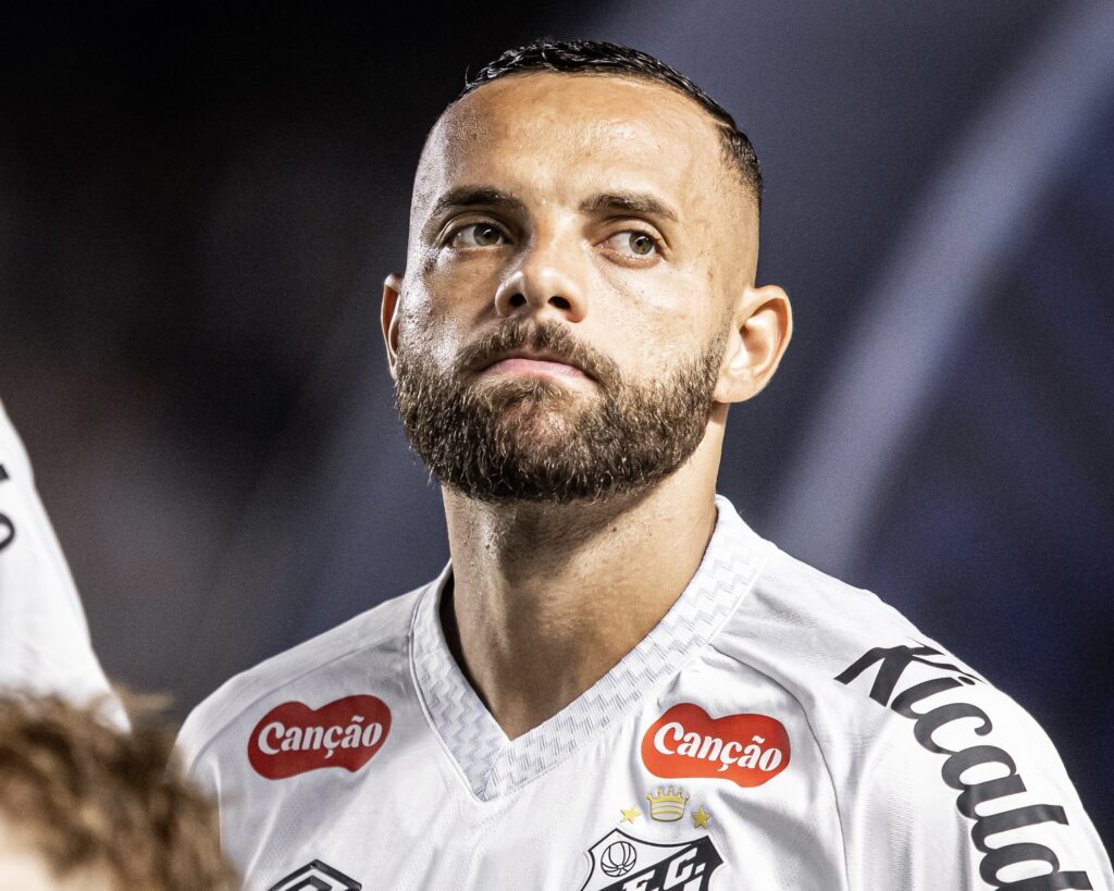 Artilheiro do Santos na temporada, Guilherme pode completar 10 jogos sem marcar