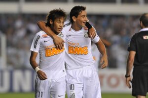 Neymar e Ganso podem se enfrentar pela terceira vez após parceria no Santos