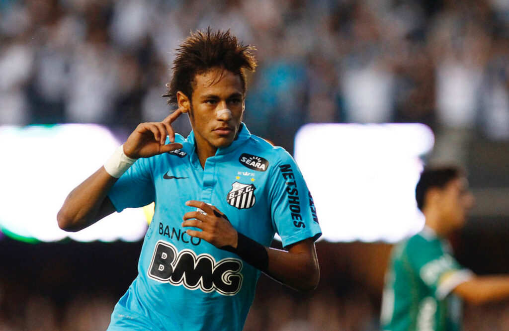 Umbro relançará camisa azul do Santos usada por Neymar, mas modelo não será o terceiro uniforme