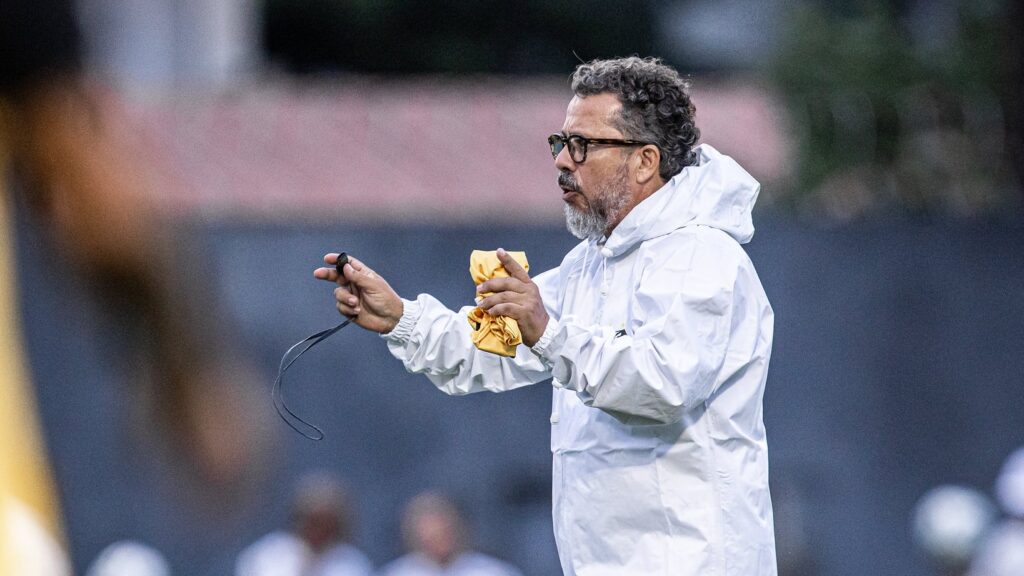 Cléber Xavier comanda primeiro treino no Santos antes da estreia na Copa do Brasil