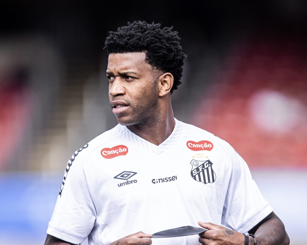 Gil decide se aposentar e vai discutir rescisão com o Santos na pausa do Mundial