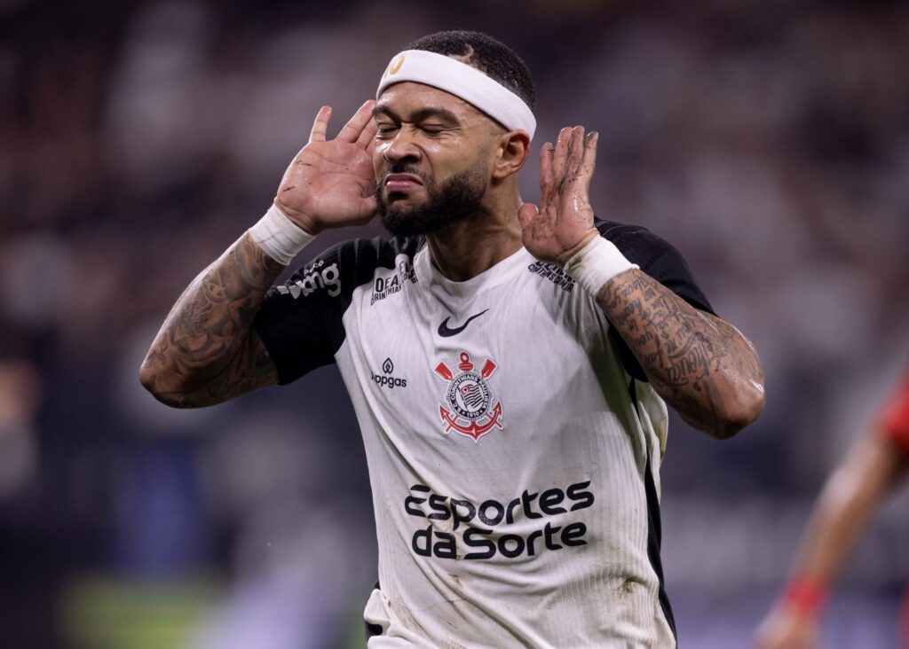 Memphis sofre lesão ligamentar e pode desfalcar o Corinthians contra o Santos