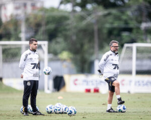 Santos se prepara para enfrentar o Fortaleza com dúvidas na lateral e no ataque